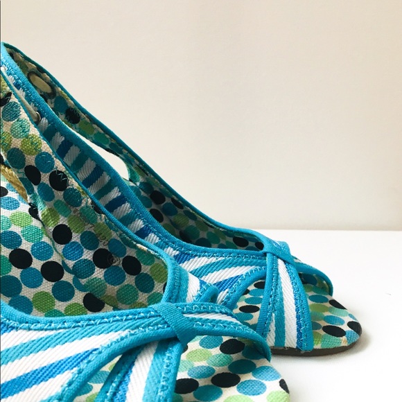 NWT- Not Rated Canvas stripe wedge - Picture 1 of 7